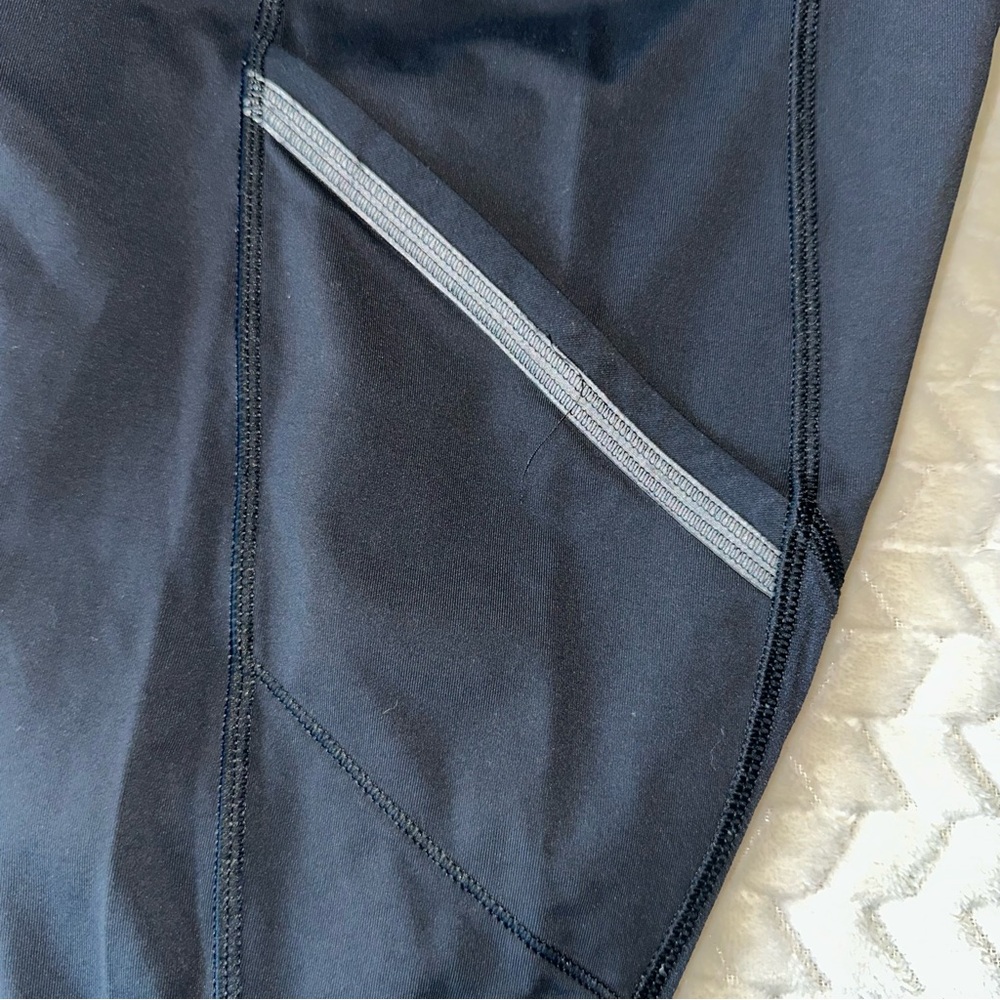 Lululemon Run A Marathon Crop II Black Straightup Stripe Black Angel Wing Size 6 - Picture 8 of 12